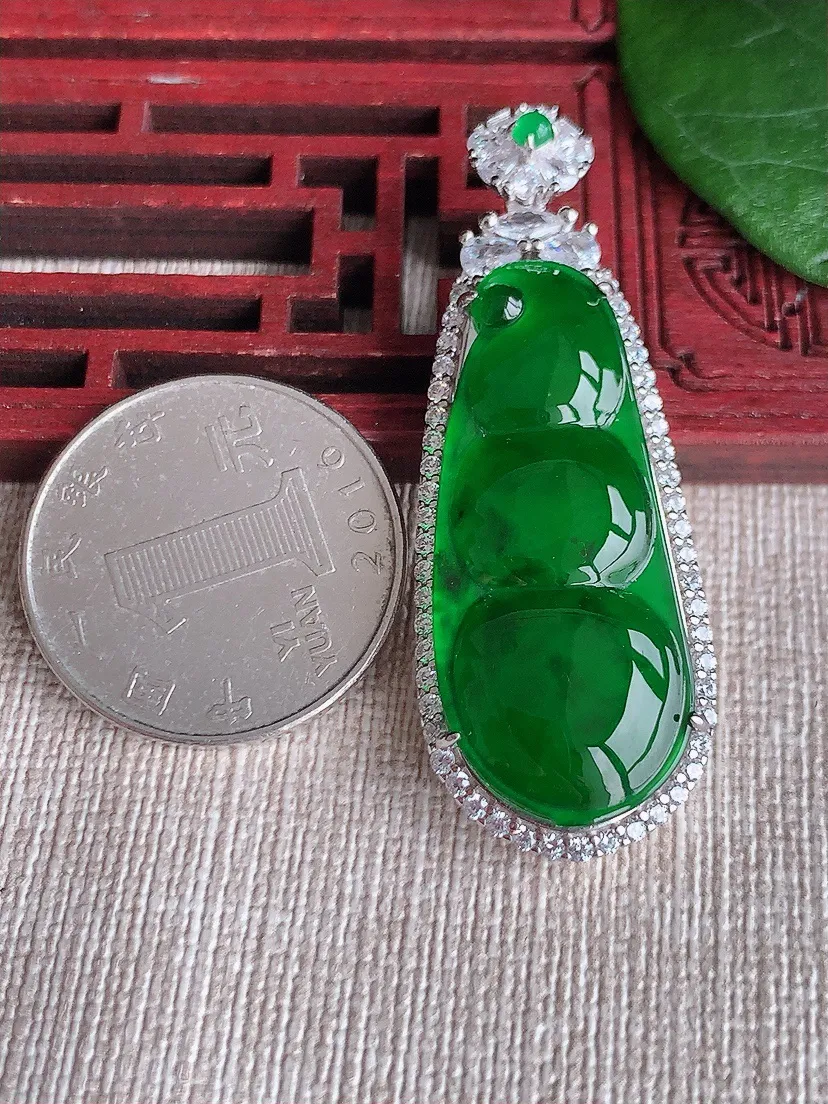 天然A货翡翠925满绿四季豆福豆平安豆吊坠尺寸50×18×9.8裸石36.2×15m量9.36g 0601