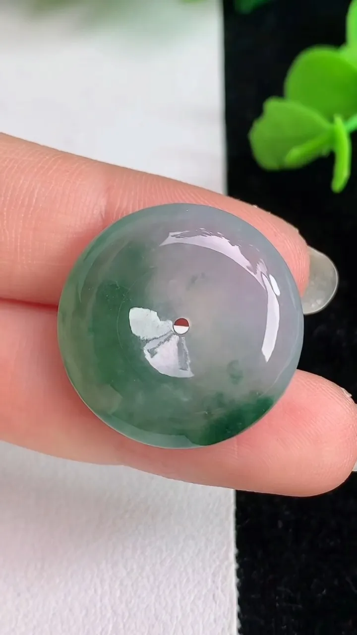 天然A货翡翠飘花平安扣吊坠，尺寸23.3-6，重量:6.49g
6月2日