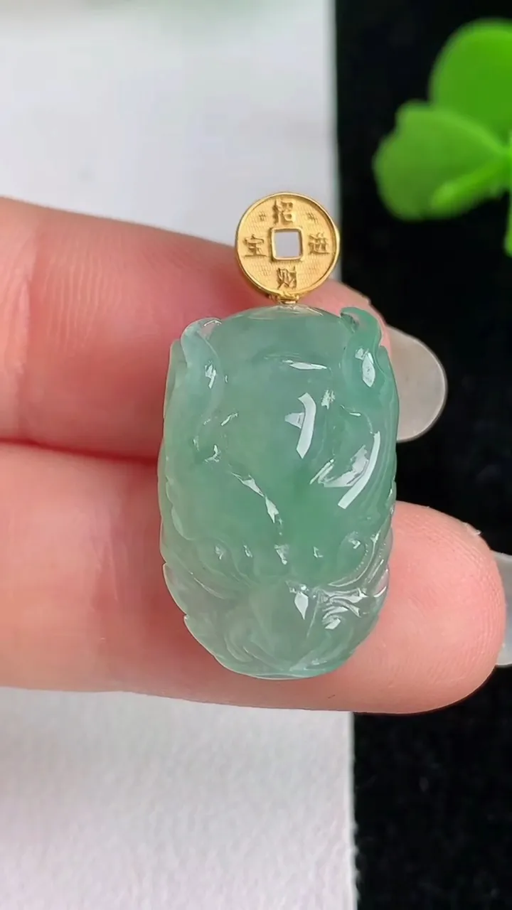 天然A货翡翠龙头吊坠，尺寸21.5-14-7.6，重量:4.78g
6月2日