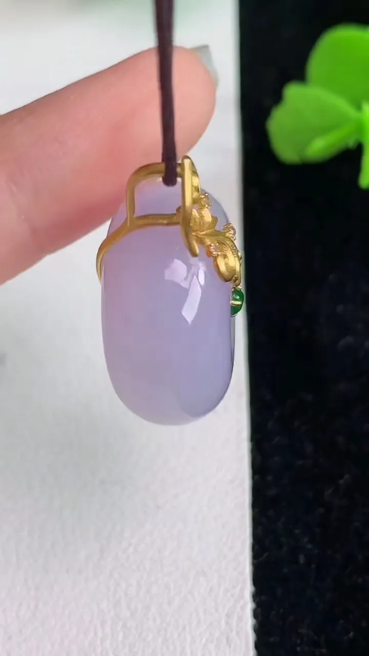 天然A货翡翠k金紫罗兰平安扣吊坠，尺寸21.7-11.3，重量:11.16g
6月2日