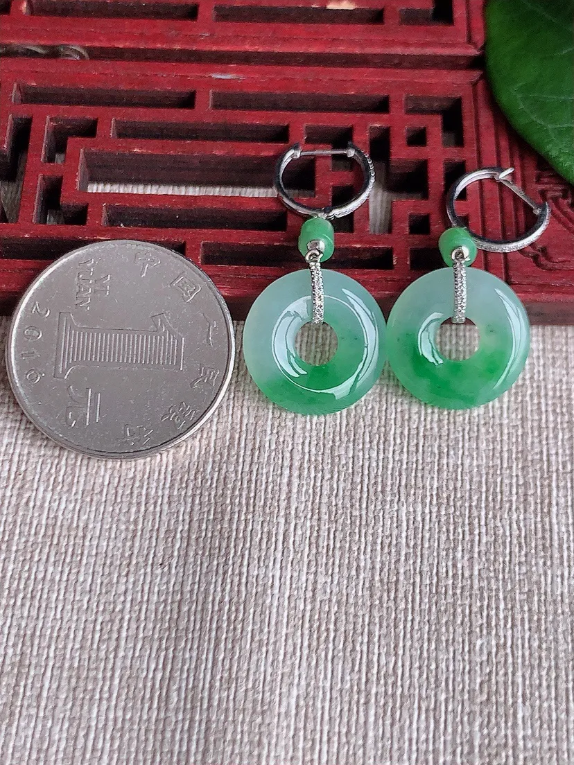 天然A货翡翠18K金伴钻镶嵌飘绿平安环耳坠 尺寸15.7×3.3mm 重量4.69g 0601