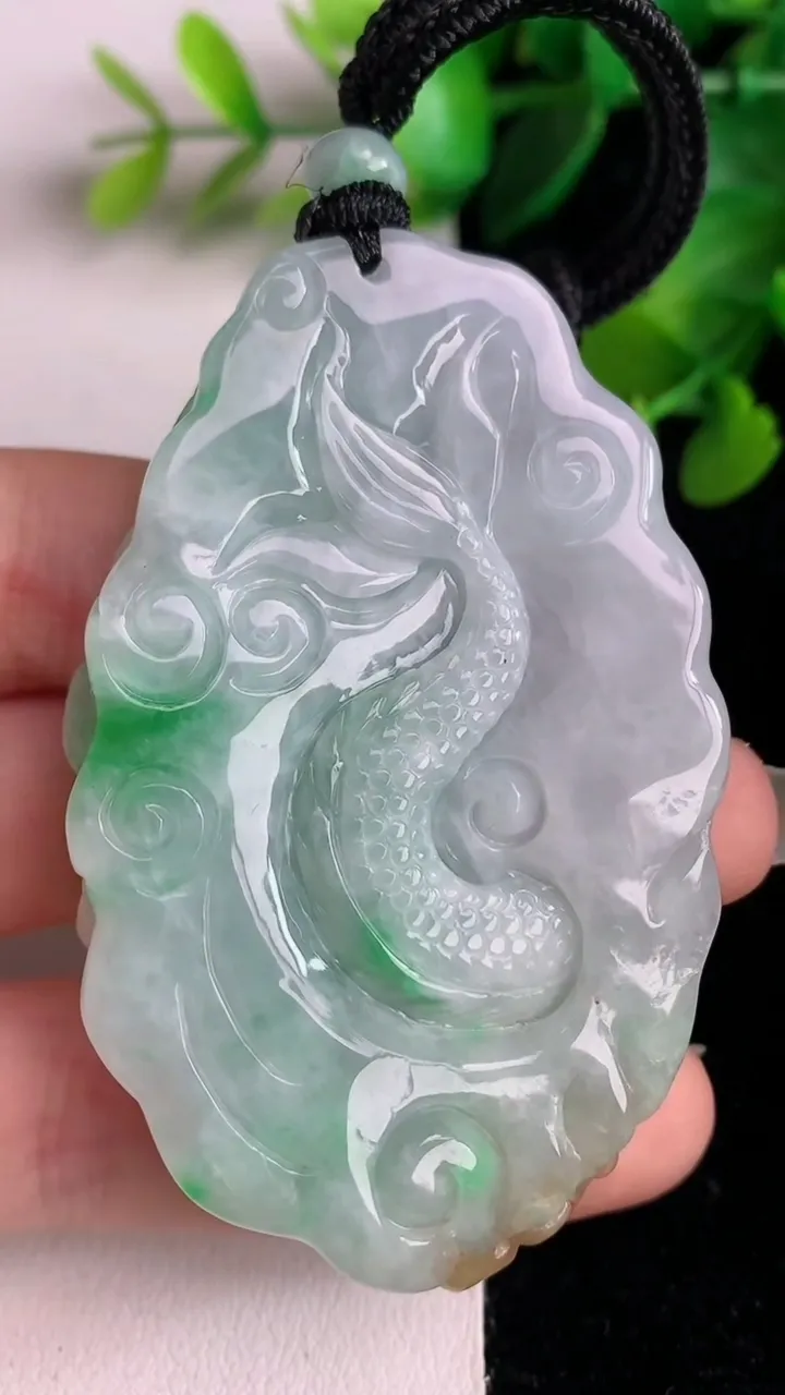 天然A货翡翠龙牌吊坠，尺寸63-41.4-11.6，重量:57.21g
6月2日