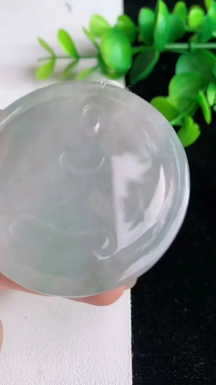 天然A货翡翠飘花虚空藏观音菩萨吊坠，尺寸53.6-5，重量:30.80g
6月2日