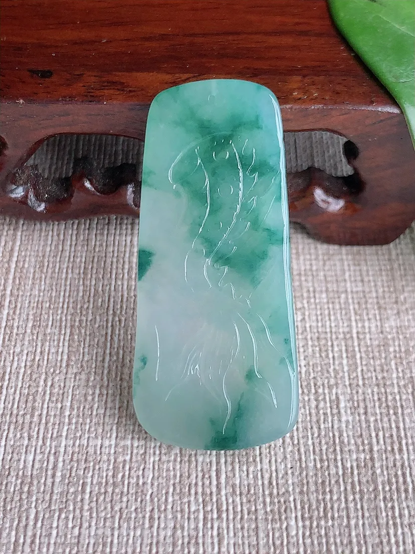 天然A货翡翠飘花龙牌吊坠尺寸42.5×19.3×5.7m量9.68g 0601