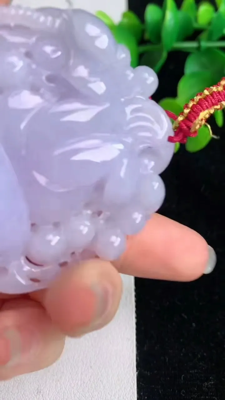天然A货翡翠紫罗兰葫芦吊坠，尺寸52.5-49.6-10，重量:50.95g
6月2日