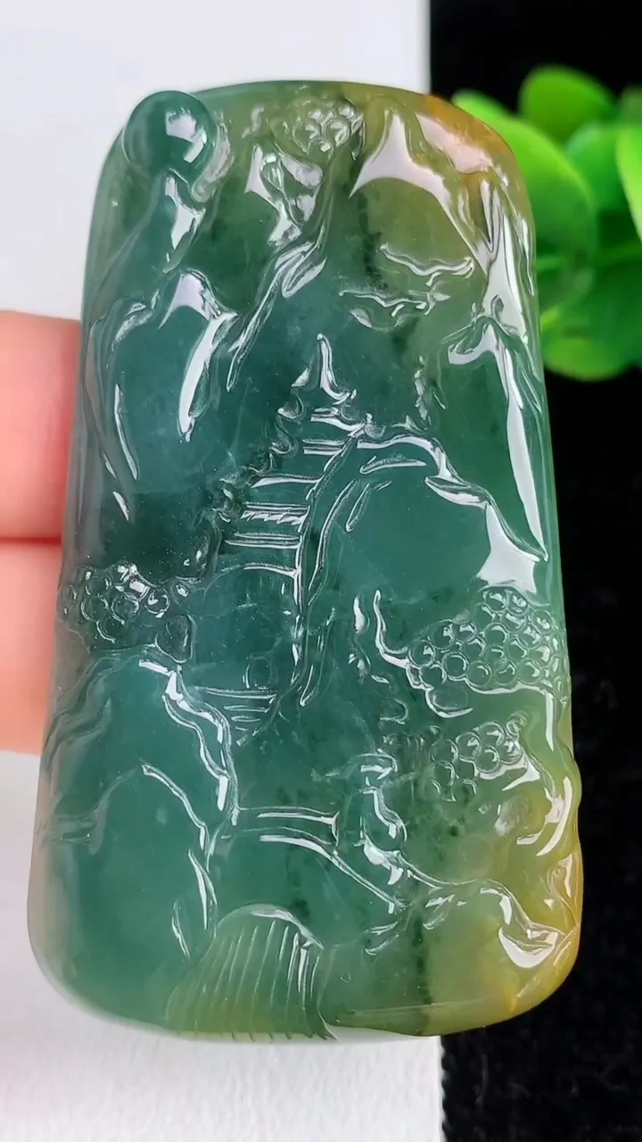 天然A货翡翠山水牌吊坠，尺寸62-35-4.2，重:25.30g
6月2日