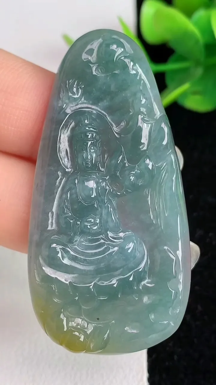 天然A货翡翠蓝水大势至菩萨吊坠，尺寸52-26.5-4.7，重:12.52g
6月2日