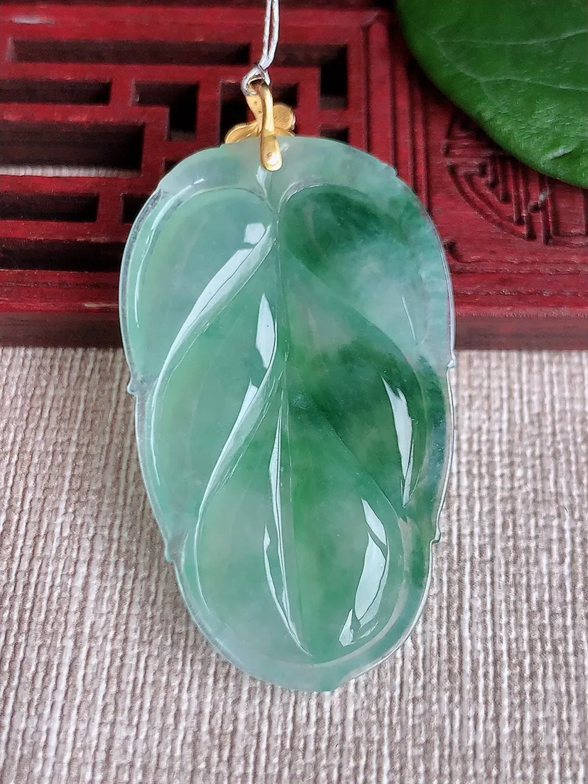 天然A货翡翠18K金扣头飘花叶子金枝玉叶吊坠尺寸42.4×25.2×5m量9.32g 0601