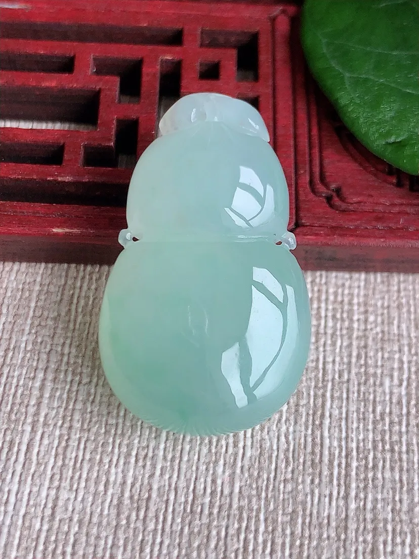 天然A货翡翠晴水葫芦吊坠尺寸33.5×20.2×11.6m量14.45g 0601