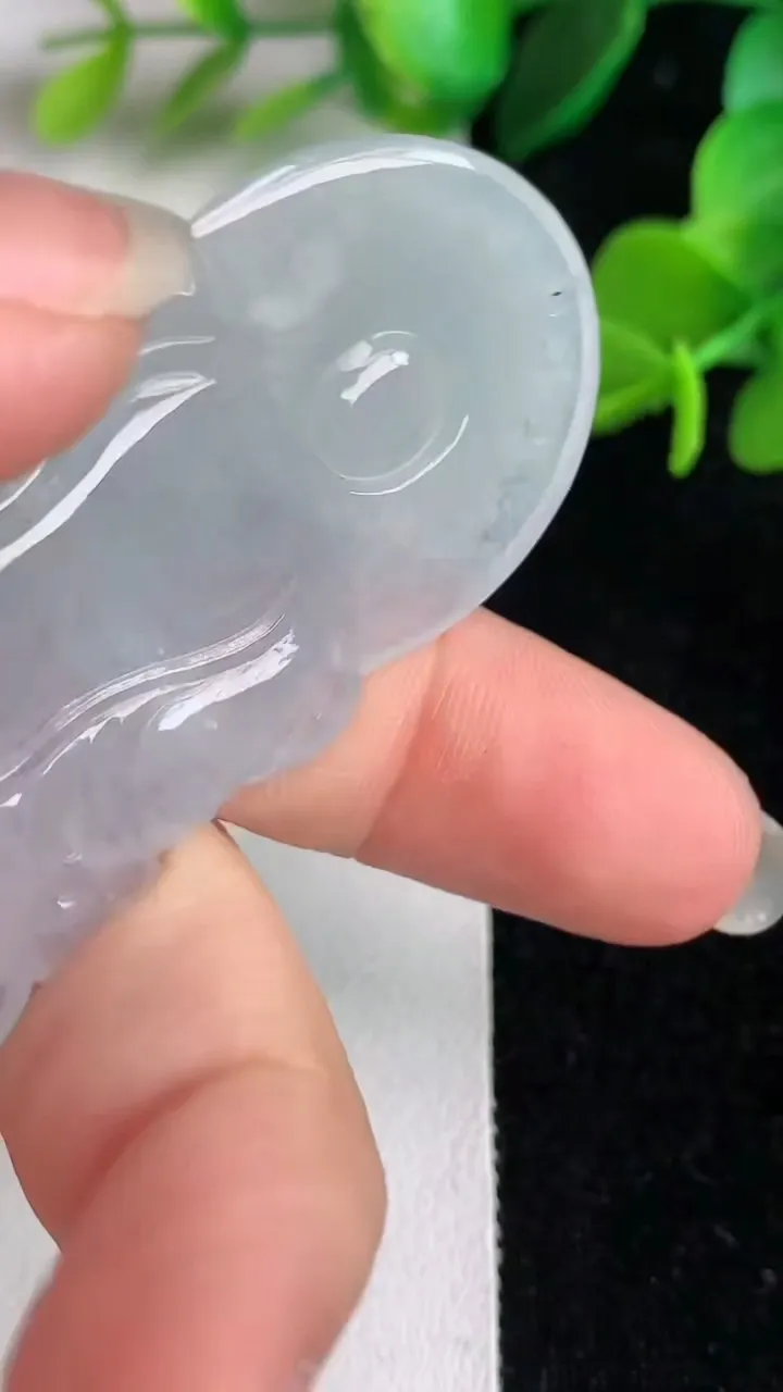 天然A货翡翠白冰度母吊坠，尺寸58-36.2-6，重量:22.07g
6月2日