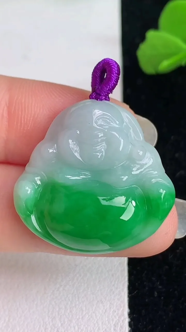 天然A货翡翠佛公吊坠，尺寸25-26-6.3，重量:6.72g
6月2日