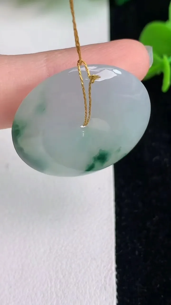 天然A货翡翠飘花平安扣吊坠，尺寸28.3-5.7，重量:9.58g
6月2日
