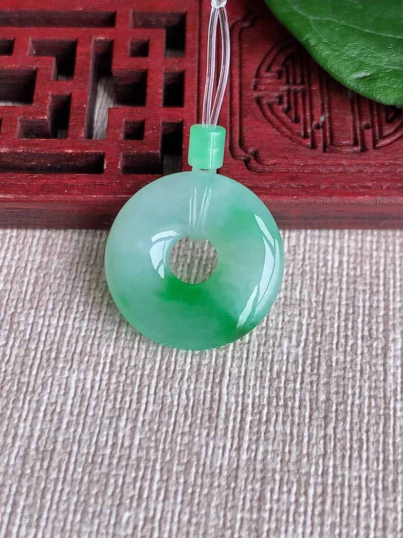 天然A货翡翠飘阳绿平安环吊坠 尺寸19×4.3m量3.30g 0601