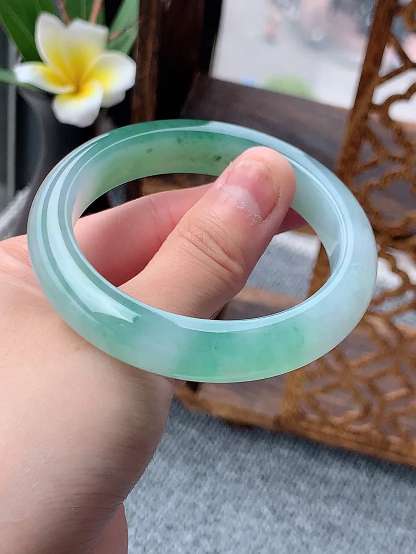 天然A货翡翠飘花正装正圈手镯53-54圈口尺寸53.3×11.6×8m量55.13g 0531