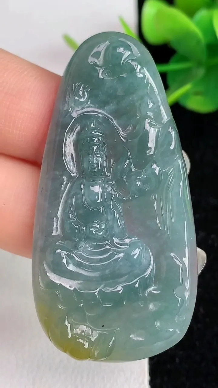 天然A货翡翠蓝水大势至菩萨吊坠，尺寸52-26.5-4.7，重:12.52g
6月2日