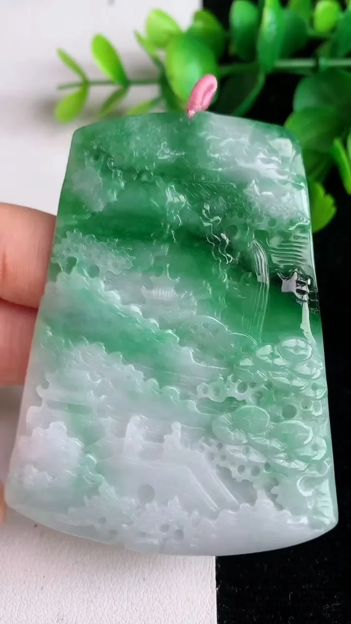 天然A货翡翠山水牌吊坠，尺寸70-51-5，重量:43.02g
6月2日
