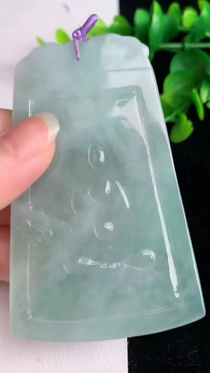天然A货翡翠普贤菩萨吊坠，尺寸81.3-51.7-5.7，重量:51.46g
6月2日
