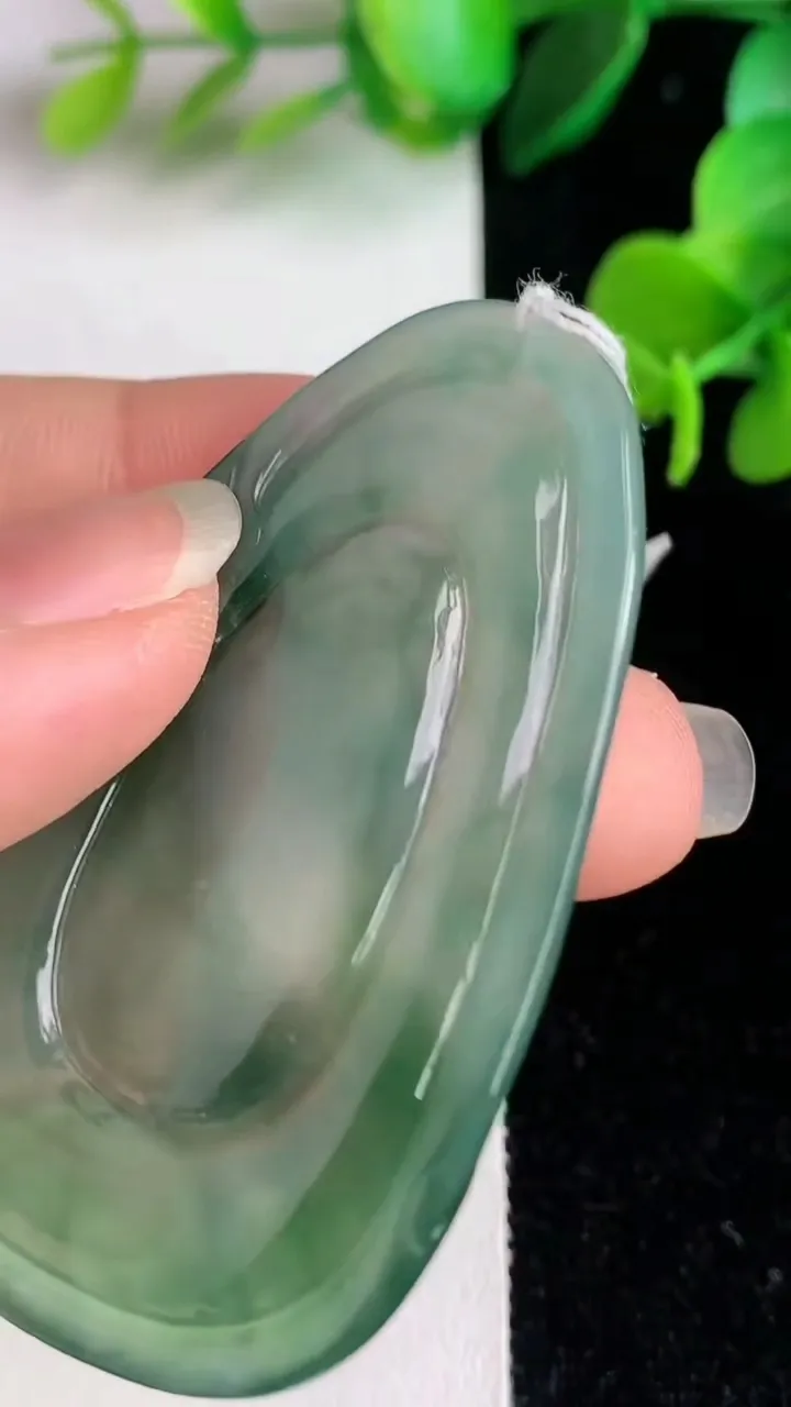 天然A货翡翠山水牌吊坠，尺寸55.8-4，重量:17.00g
6月2日