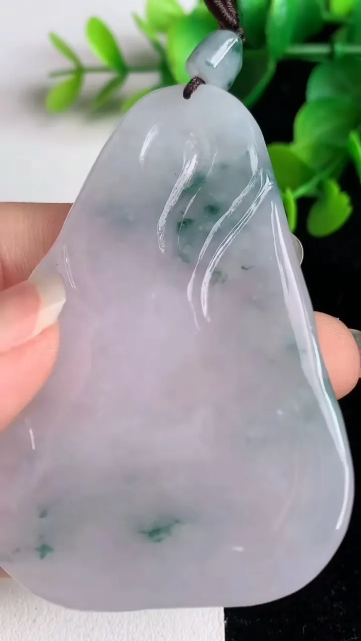 天然A货翡翠飘花祥龙文殊菩萨吊坠，尺寸67.2-46-5.3，重量:34.25g
6月2日