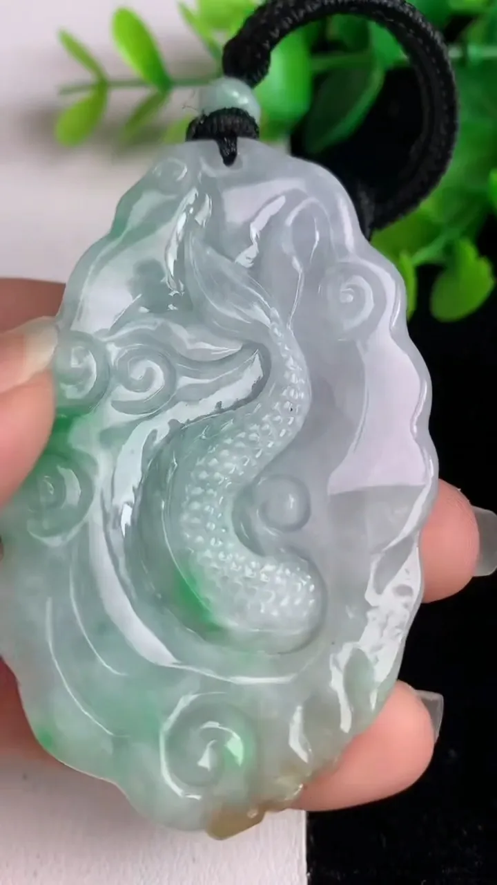天然A货翡翠龙牌吊坠，尺寸63-41.4-11.6，重量:57.21g
6月2日