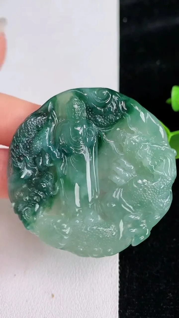 天然A货翡翠飘花祥龙阿尼陀佛吊坠，尺寸21.6-6，重量:37.78g
6月3日