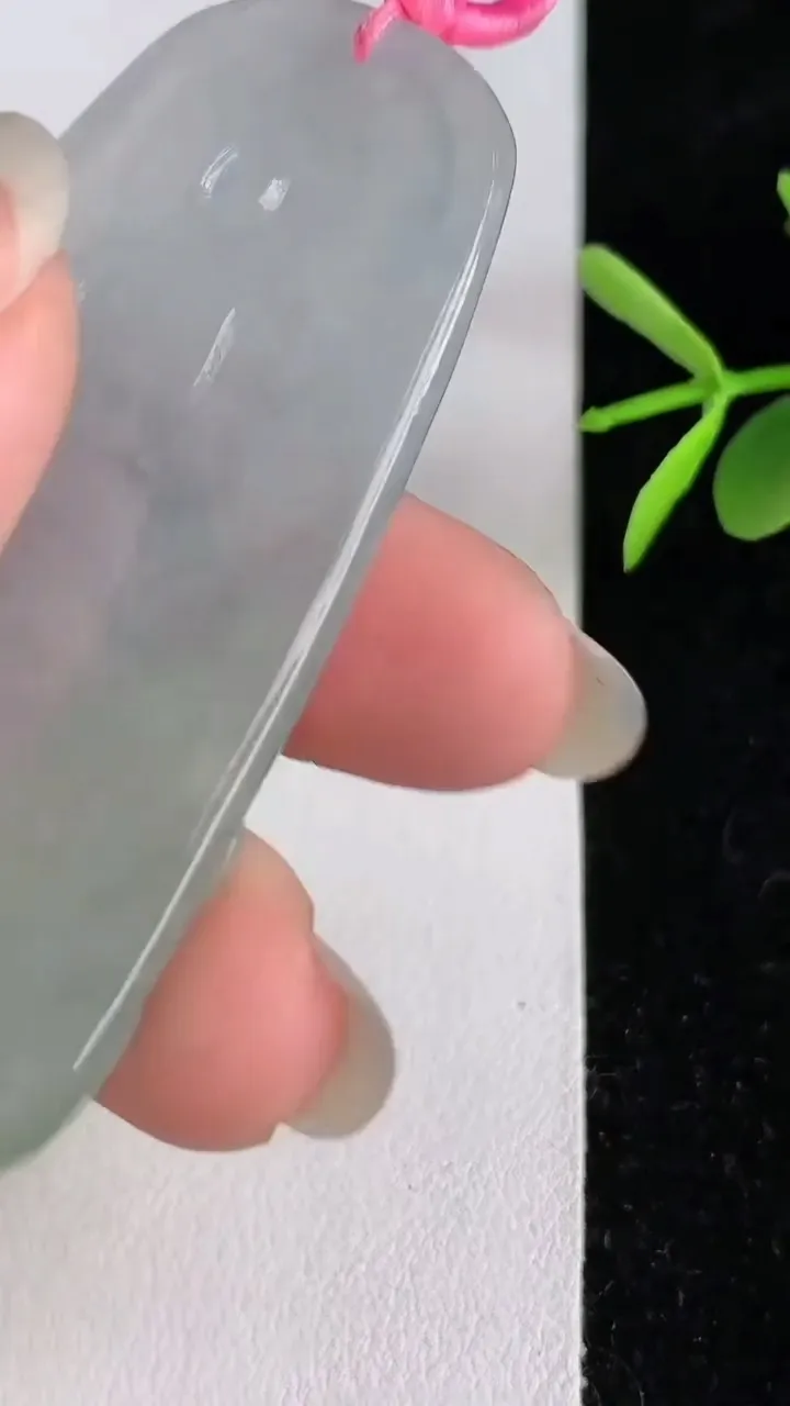 天然A货翡翠飘花普贤菩萨吊坠，尺寸61.8-32-5.3，重量:23.79g
6月3日