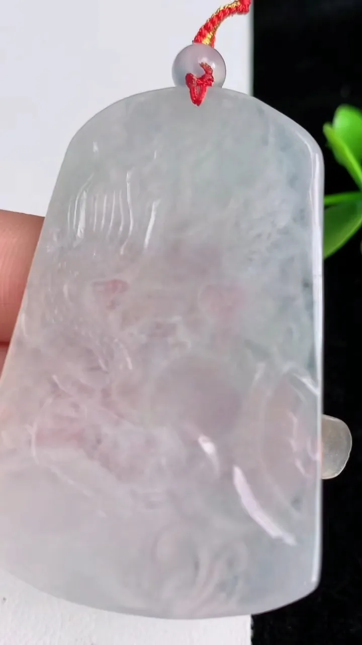 天然A货翡翠龙牌吊坠，尺寸55.7-37.3，重量:20.15g
6月3日