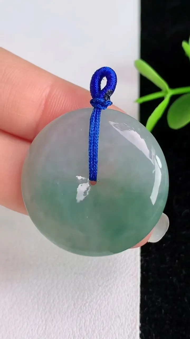 天然A货翡翠飘花平安扣吊坠，尺寸29.5-5.8，重量:10.65g
6月3日