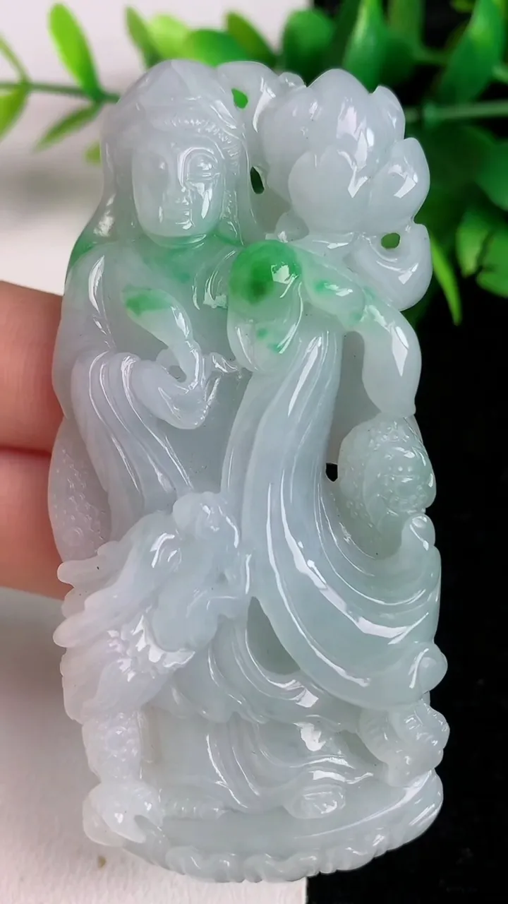 天然A货翡翠御龙虚空藏观音菩萨吊坠，尺寸71.7-32-11.6，重量:55.80g
6月3日