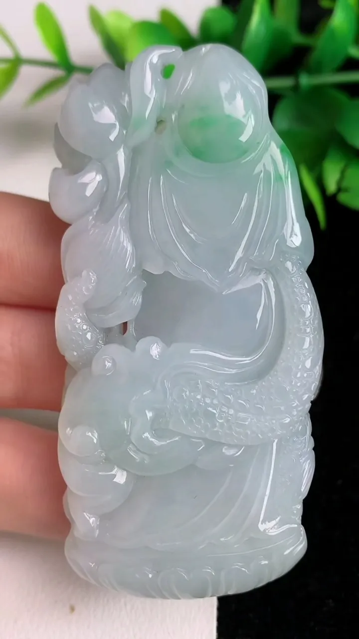 天然A货翡翠御龙虚空藏观音菩萨吊坠，尺寸71.7-32-11.6，重量:55.80g
6月3日