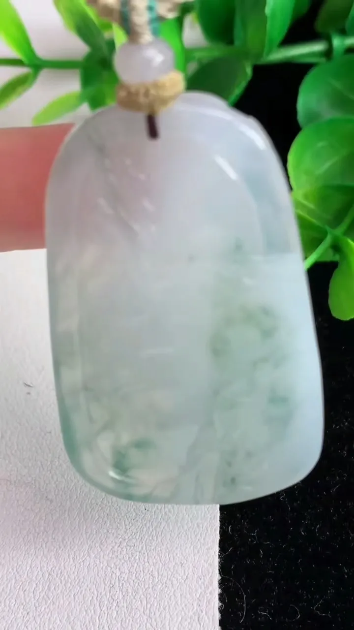 天然A货翡翠飘花山水牌吊坠，尺寸50.5-29.5，重量:18.73g
6月3日