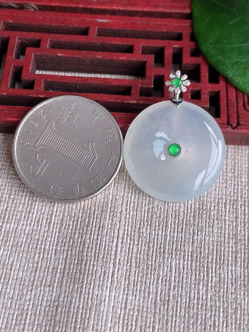 天然A货翡翠18K白月光平安扣吊坠尺寸29.4×22.6×4.5m量5.11g 0602