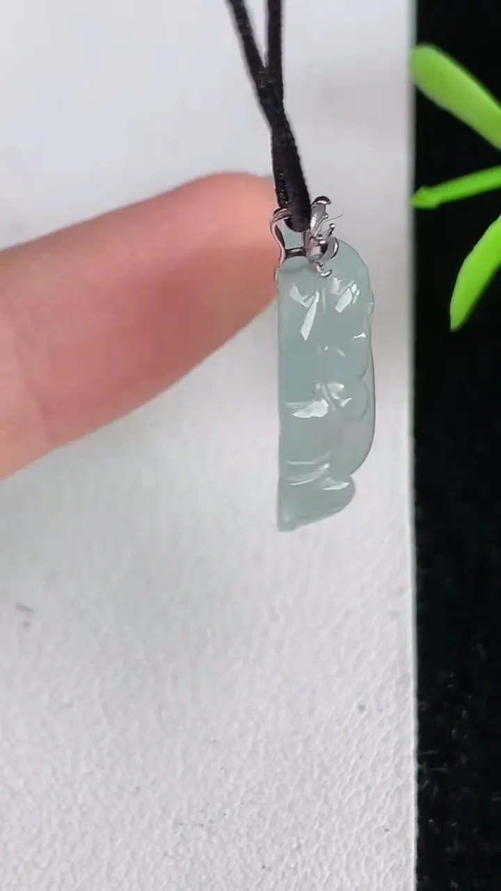 天然A货翡翠佛公吊坠，尺寸19-20，重量:3.58g
6月3日