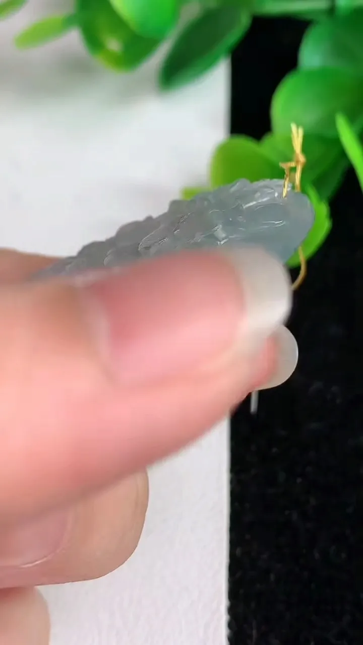 天然A货翡翠飘花山水牌吊坠，尺寸5494-26.8-8.3，重量:27.02g
6月3日