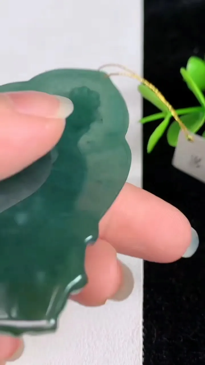天然A货翡翠蓝水观音菩萨吊坠，尺寸66.2-36-8.6，重量:25.19g
6月3日