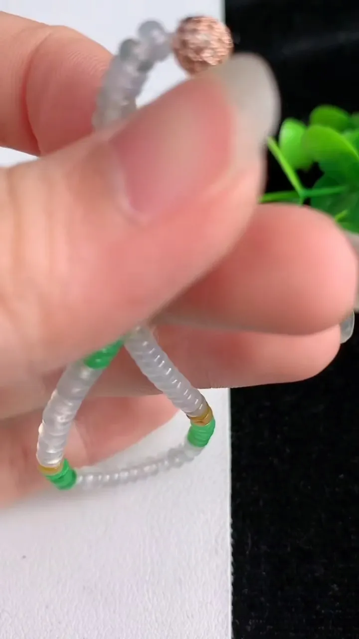 天然A货翡翠货双彩算盘珠手串，尺寸3.4-2-101颗，重量:5.34g6月3日
工厂直销收藏佳品,种好水足，色泽均匀，有种有色，上手高大气！