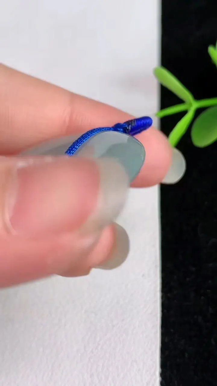 天然A货翡翠飘花平安扣吊坠，尺寸29.5-5.8，重量:10.65g
6月3日