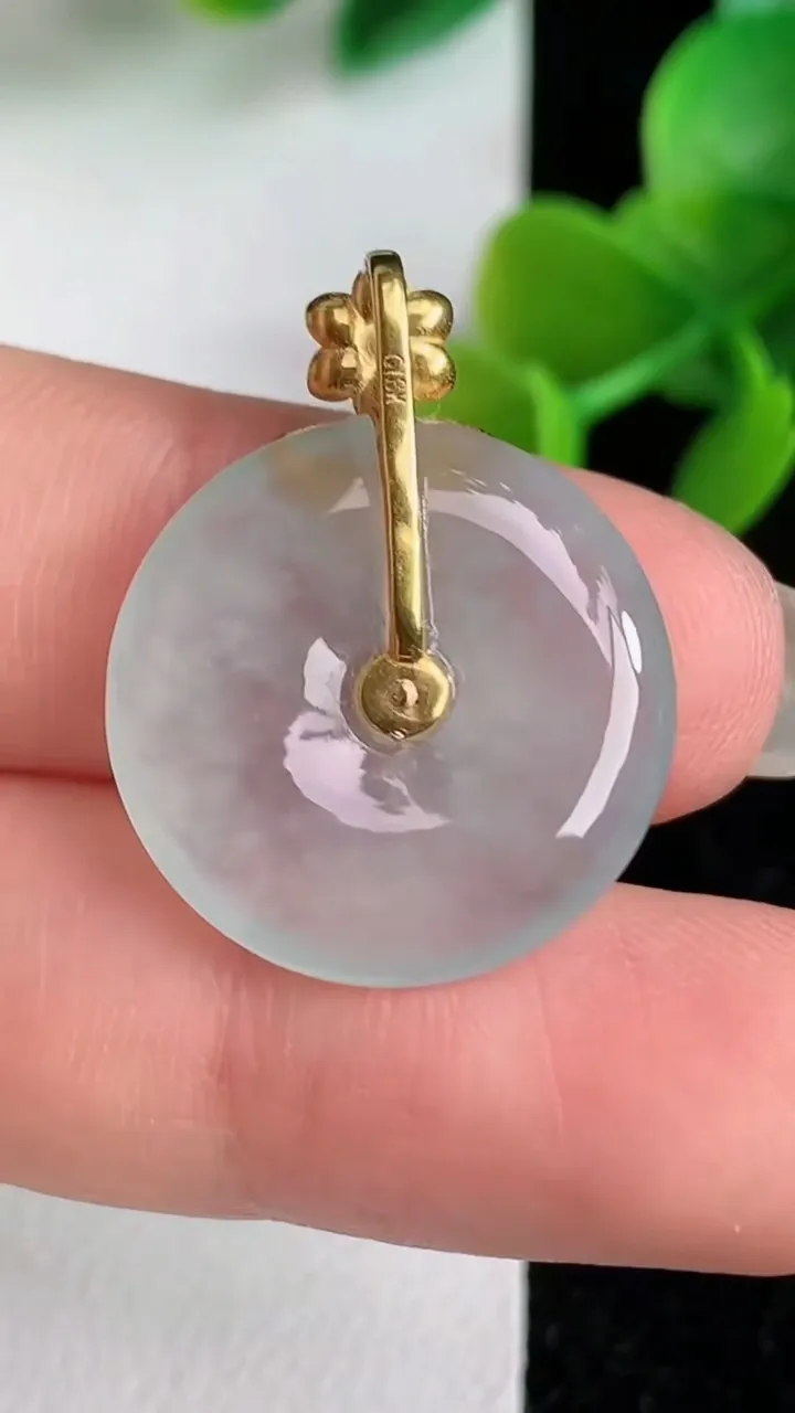 天然A货翡翠飘花平安扣吊坠，尺寸19.5-4.7，重量:3.24g
6月3日