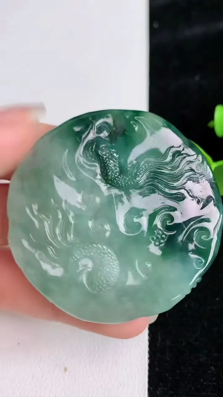 天然A货翡翠飘花祥龙阿尼陀佛吊坠，尺寸21.6-6，重量:37.78g
6月3日