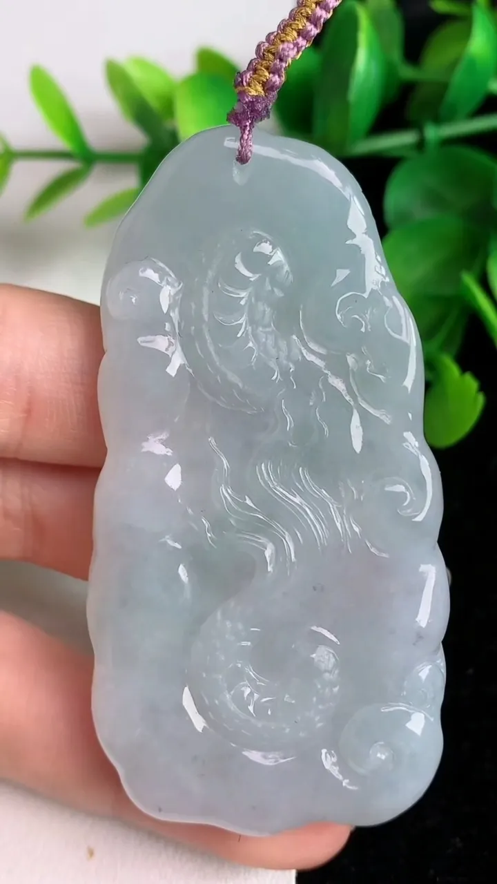 天然A货翡翠龙牌吊坠，尺寸66.3-34-9.7，重量:44.02g
6月3日