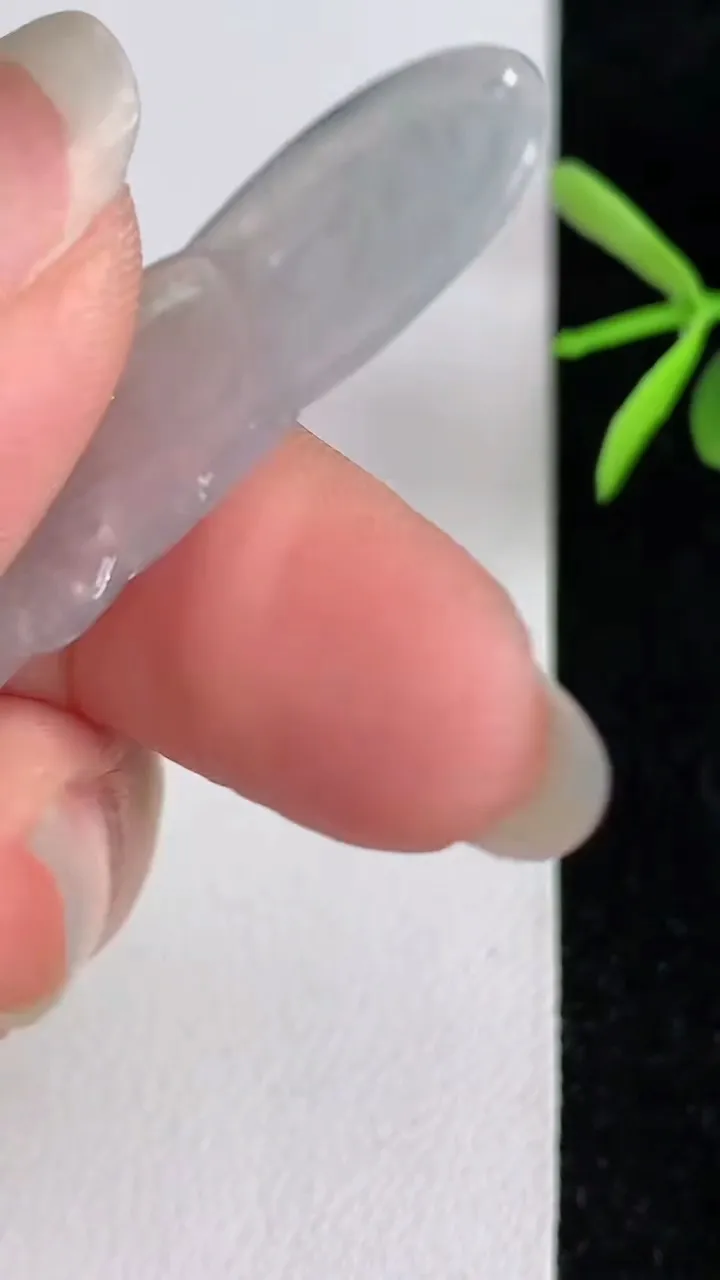 天然A货翡翠观音菩萨吊坠，尺寸48-16.6-4，重量:5.65g
6月3日