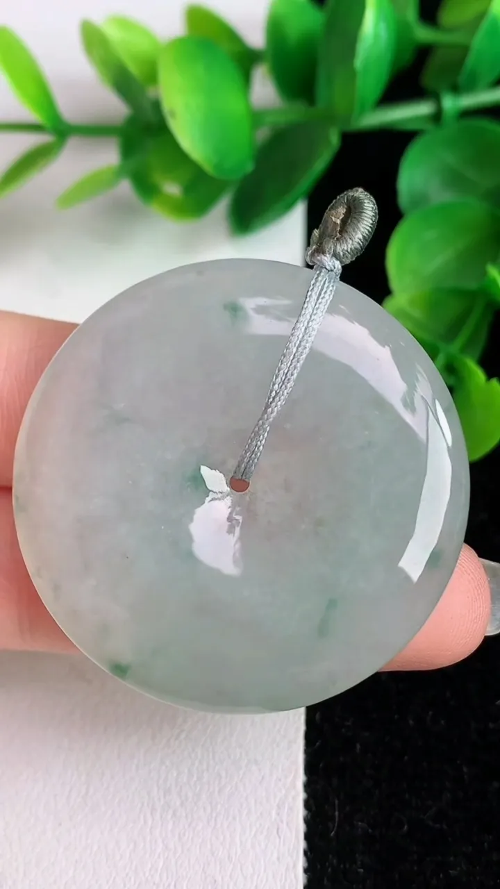 天然A货翡翠飘花平安扣吊坠，尺寸39.6-6，重量:15.56g
6月3日