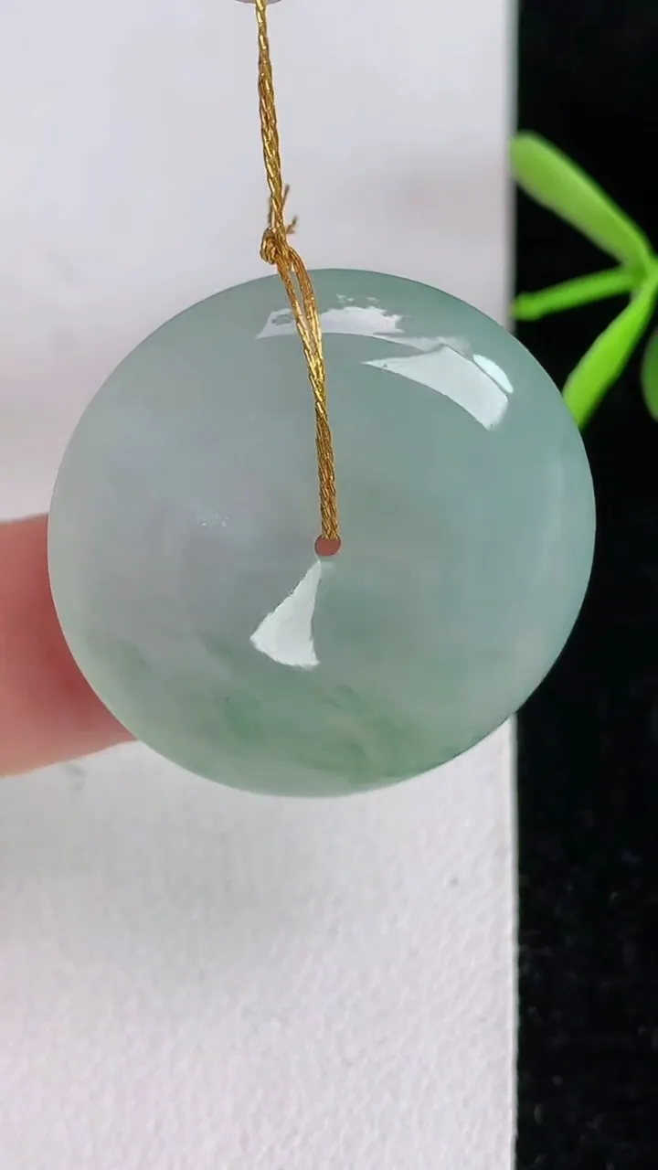 天然A货翡翠飘花平安扣吊坠，尺寸27-5.6，重量:8.88g
6月3日