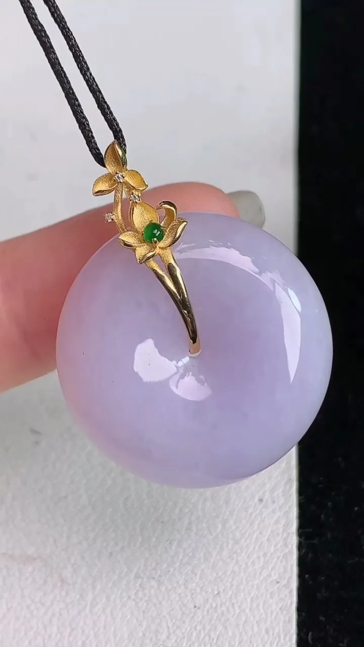 天然A货翡翠k金紫罗兰平安扣吊坠，尺寸24.3-7，重量:8.68g
6月3日