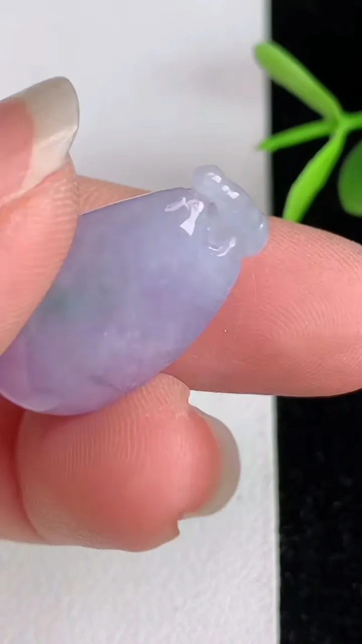 天然A货翡翠紫罗兰福瓜吊坠，尺寸24-13.2-9，重量:5.00g
6月3日