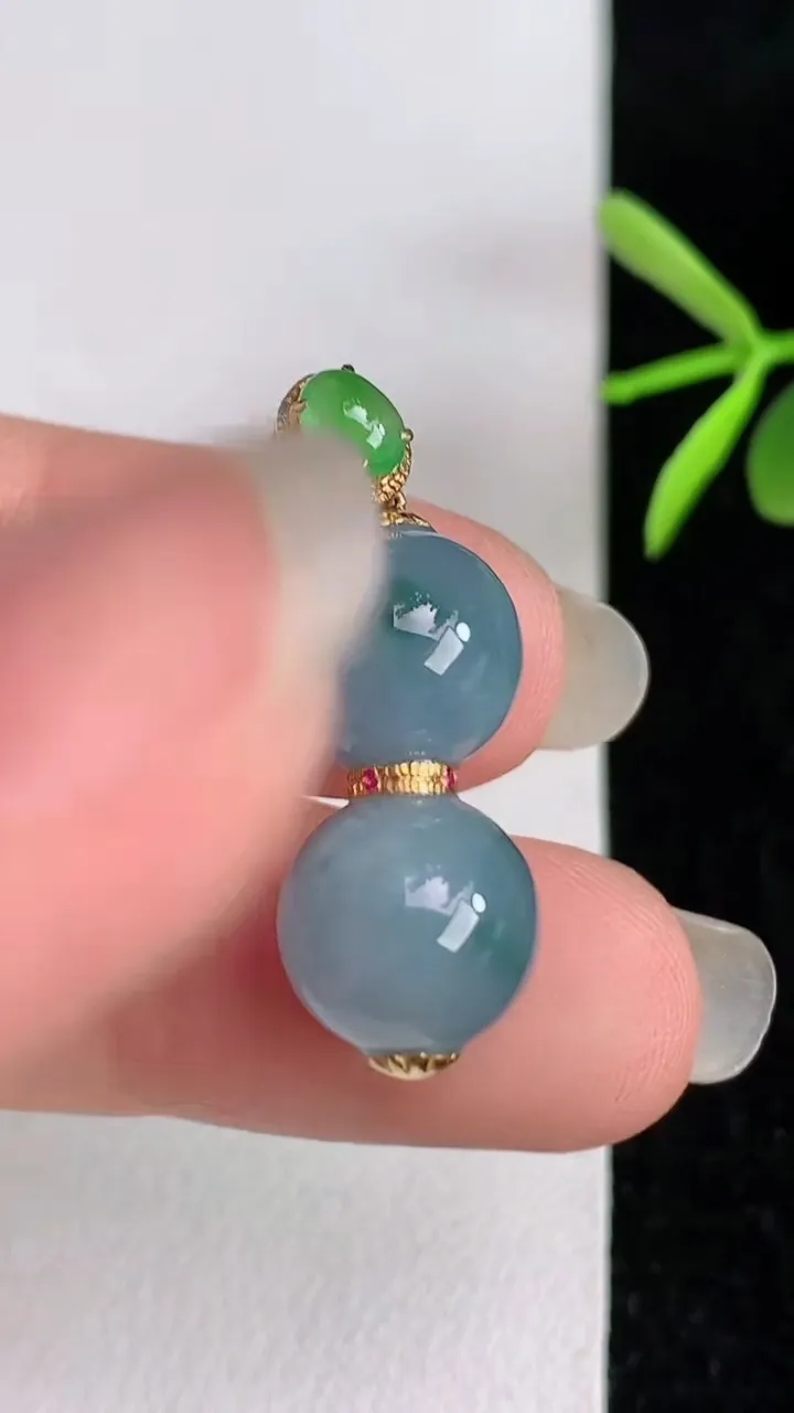 天然A货翡翠k金紫罗兰圆珠吊坠，尺寸21-10，重量:4.22g6月3日
工厂直销收藏佳品,种好水足
