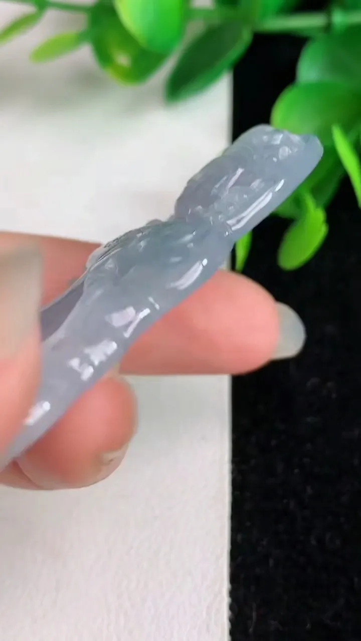 天然A货翡翠飘花度母吊坠，尺56.7-33-6寸，重量:19.34g
6月3日