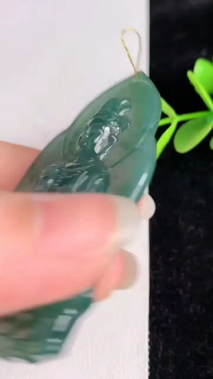 天然A货翡翠蓝水观音菩萨吊坠，尺寸66.2-36-8.6，重量:25.19g
6月3日