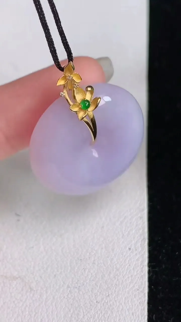 天然A货翡翠k金紫罗兰平安扣吊坠，尺寸24.3-7，重量:8.68g
6月3日