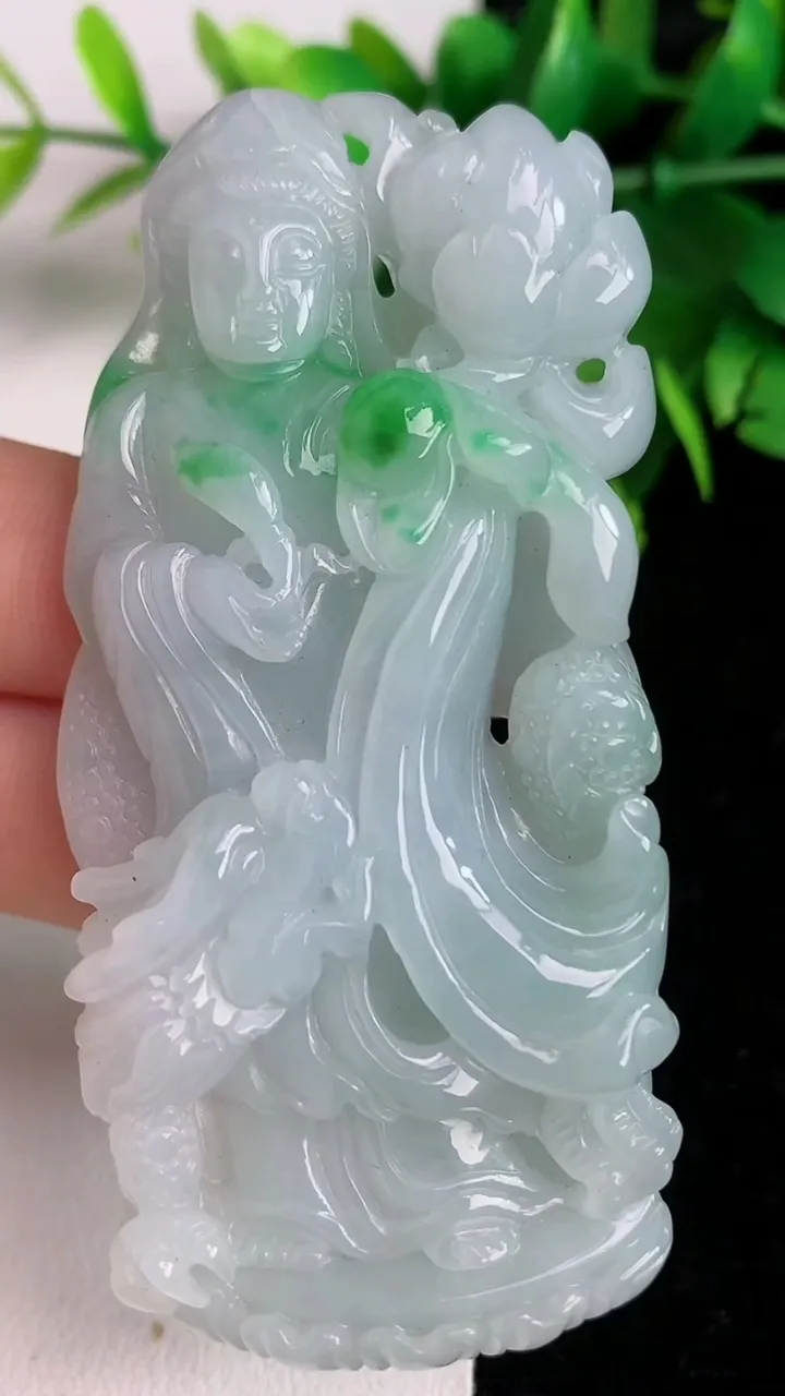 天然A货翡翠御龙虚空藏观音菩萨吊坠，尺寸71.7-32-11.6，重量:55.80g
6月3日